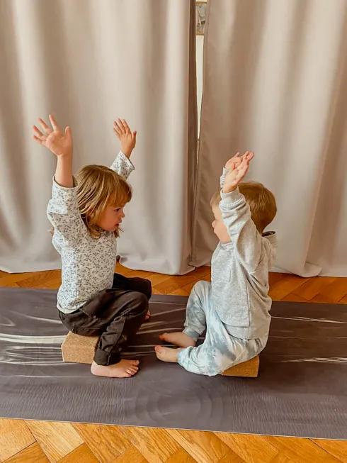 MINI YOGIS | 18 Monate bis 3 Jahre (mit Mama oder Papa) | Start: 08.01.25 @ Little by Little Studio