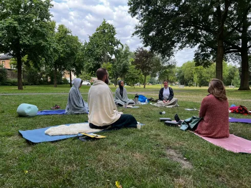 Sadhana Kundalini yoga en meditatie in het park @ Healthstudio Adele