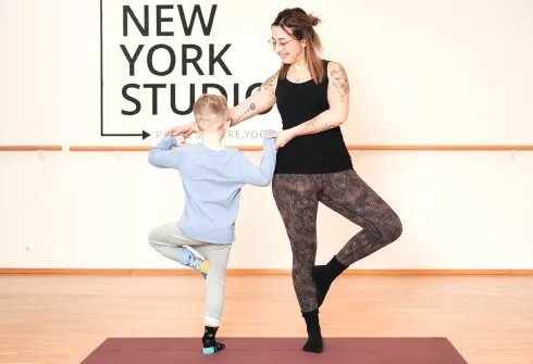 Yogi-Glow-Kids @ The New York Studio