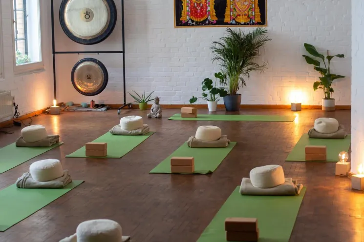 Online Regenerative Gentle Yoga Flow Xberg @ Green Yoga Kreuzberg