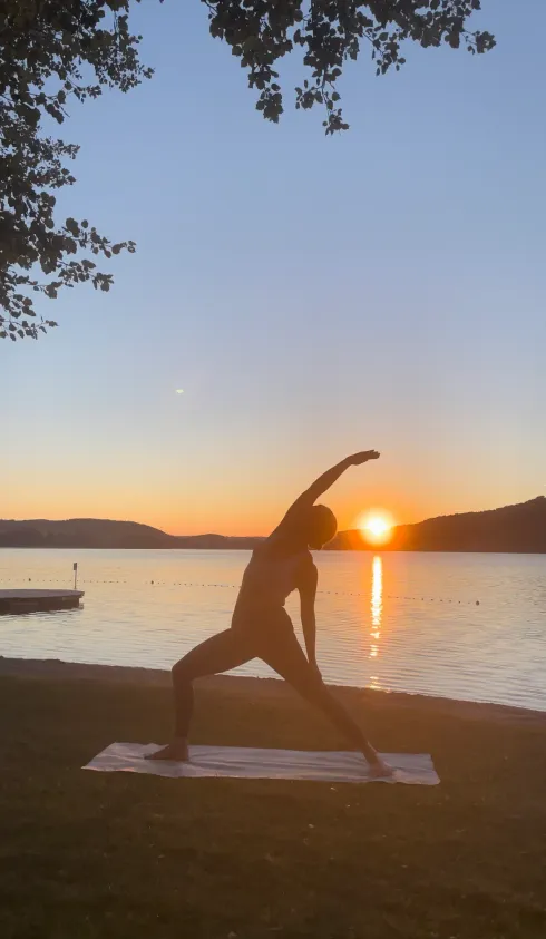 Sunrise Yoga & Brunch im Strandbad Mattsee @ Mahalo Yoga