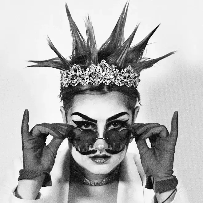 KINGS ACADEMY / Initiation au makeup drag - "Entre glamrock et clown" @ Brussels Art Pole
