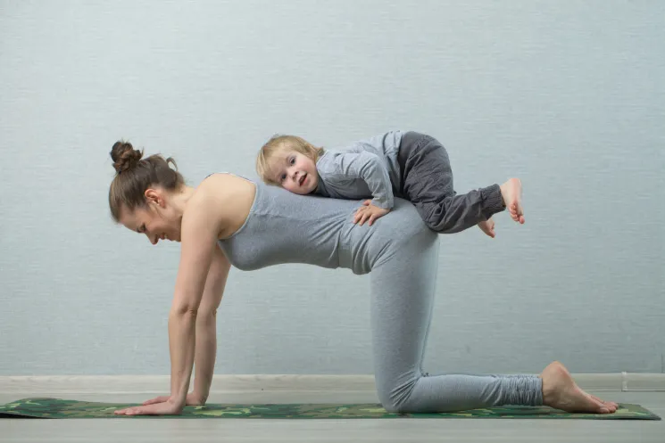 Pilates mit Baby / Kind @ Momfit & Pilates Lounge