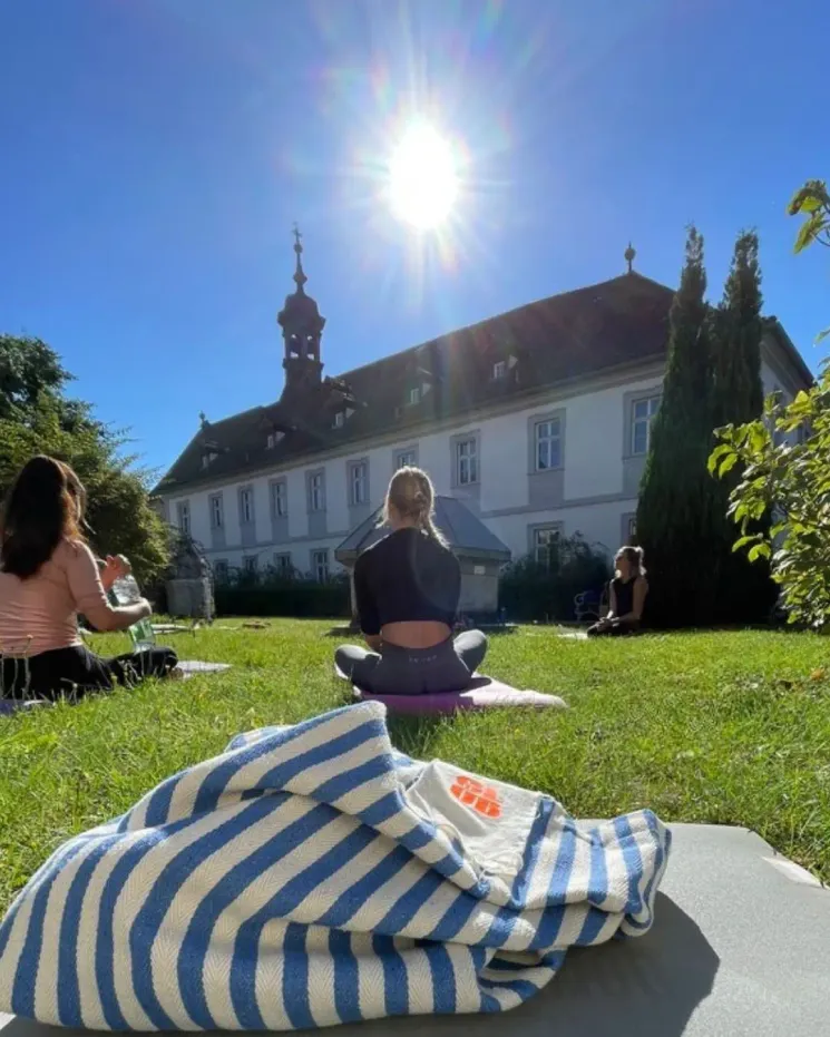 Happy Yoga Sommer - Deine Auszeit im Spitalgarten *Yoga mit Dana* @ HAPPY YOGA Kronach