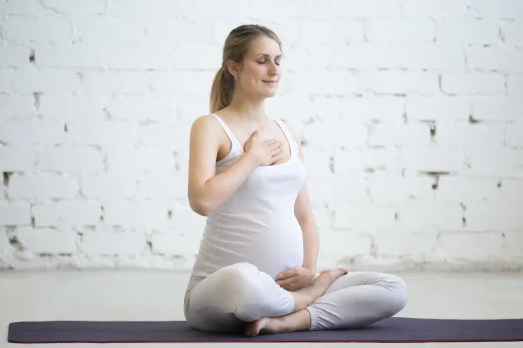 Schwangeren Yoga Kurs 16.11.-21.12. (6 Wochen) ONLINE @ Yogagalerie