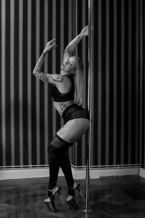 Pole Flow mit Becky* ONLINE @ Schönheitstanz Studio