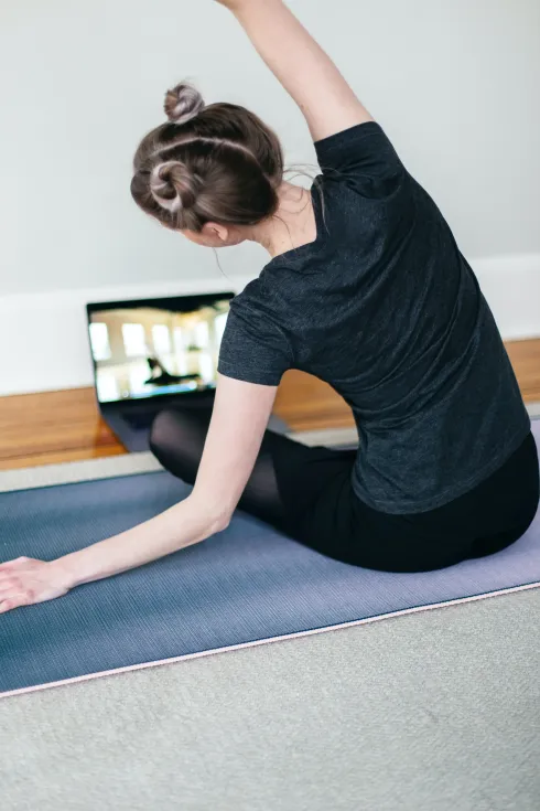 ONLINE: Entspannt ins Wochenende mit Yoga @ Yoga Vidya Bamberg