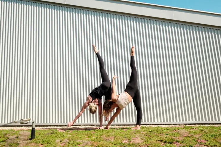 Flight School - Yoga & Handstand Kurs @ TRBYoga Studio