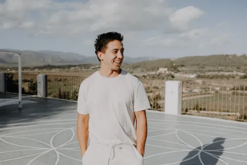 SPECIAL: Alignment Flow mit Naresh Längst @ UNIT Yoga Online Studio