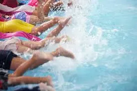 Anfänger Schnupper Kurs OKTOPUS: „Wassergewöhnungskurs“  Sommerferien Wochenkurs ab 19.08.2024 um 10:00 Uhr @ Kinderschwimmschule Telfs
