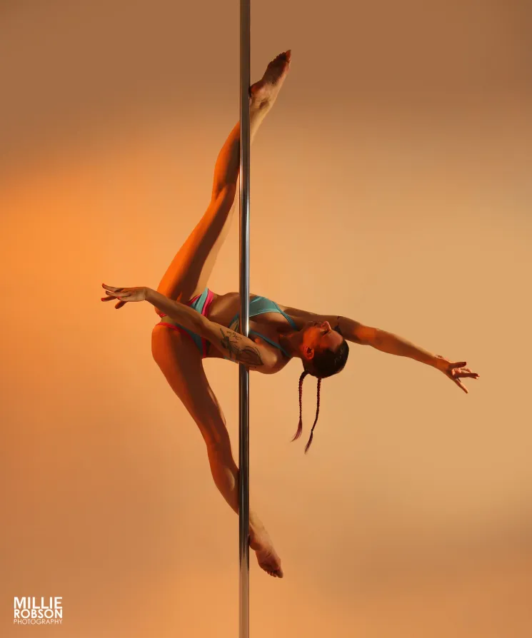 Online Klasse - SPINNING POLE TECHNIK & COMBOS (Beg2 - Interm2) @ Lift Off – Pole & Aerial Academy