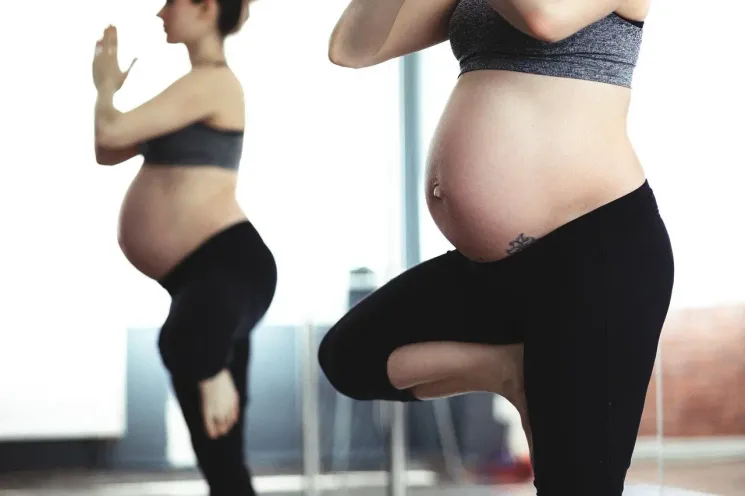 Yoga in der Schwangerschaft (kassenzertifiziert): MI, 12:15-13:15 Uhr, 01.03.23-19.04.2023 (Ersatztermin: 26.04.2023) @ Die FamilienBox