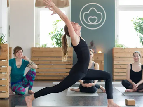 Yoga Anfängerkurs (mit Krankenkassen-Anerkennung) (26.2. - 30.4.2019) @ Yogibar Berlin