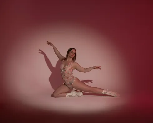 Floorwork Tricks: Shoulderstand, Scorpio, Candlestrick @ Aerial Silk Vienna