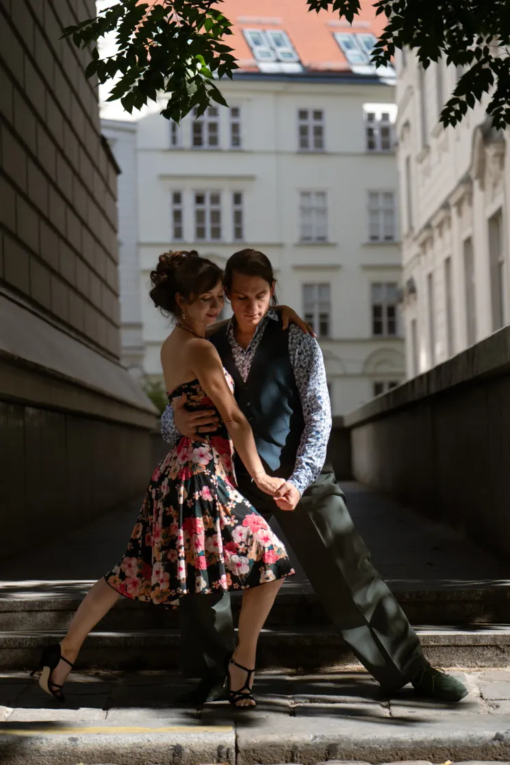 Tango Basics (L3): Close Embrace @ Tango Mango