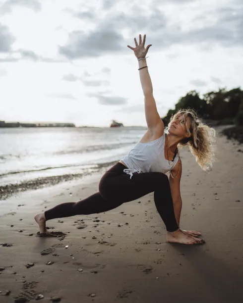 Moon Yoga® | ONLINE @ BLUTSCHWESTERN | Yoga & mehr für Frauen und Menschen mit Zyklus