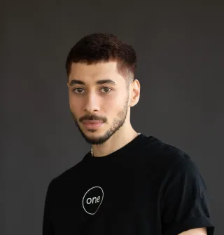 André