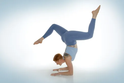 FLEXIBILTÄT IST DEHNBAR :: Flexy Basics & Bendy Acrobatics mit Kirsten Jensen @ YOMO Yoga & Movement Studio