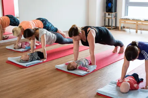 Pilates & Fitness mit Baby 🍼, Fr, 10:00 - 11:00 @ Studio Herzschlag