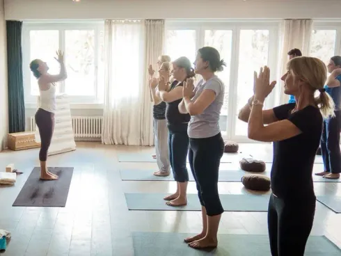Yoga für Einsteiger @ ATHAYOGA - Zollikon
