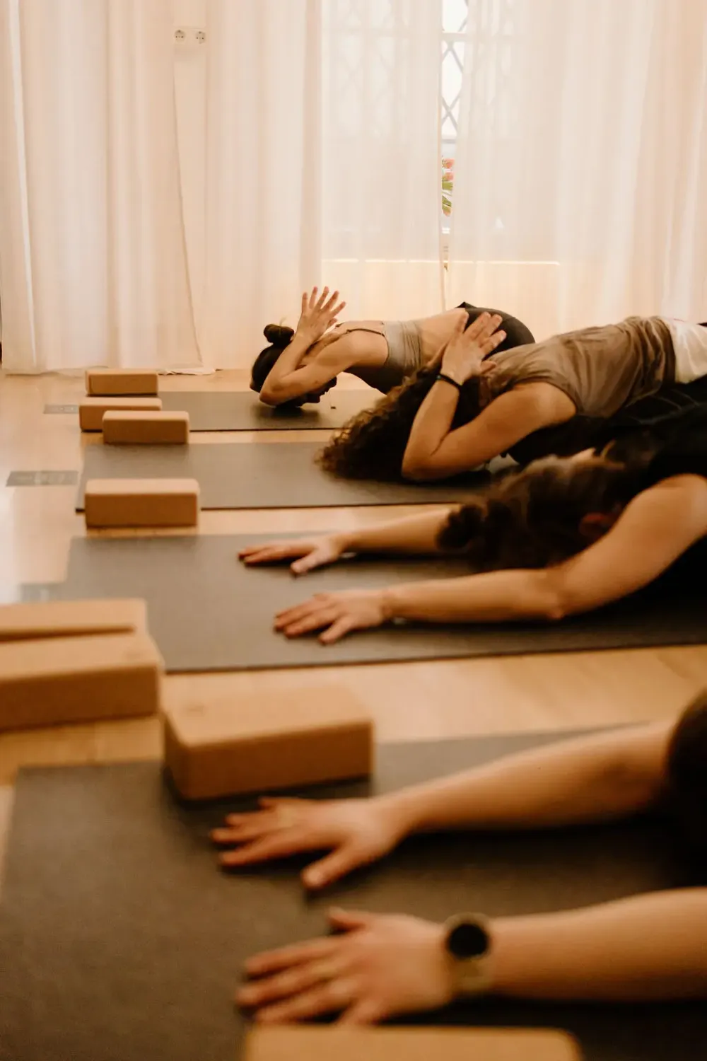 Yoga.Between.The.Lines