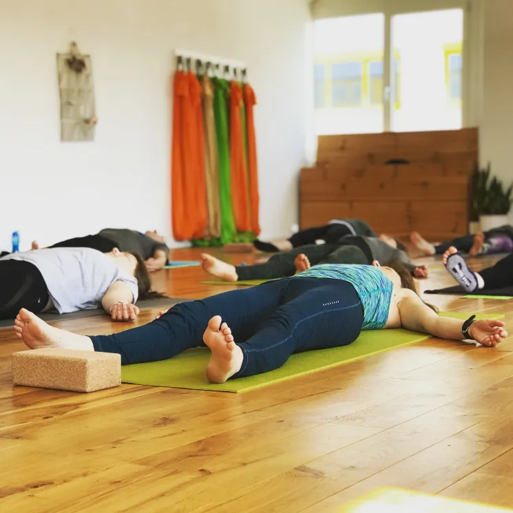 Online:  Entspannungskurs - Reise nach Innen @ Sanely, Yoga- & Gesundheitszentrum