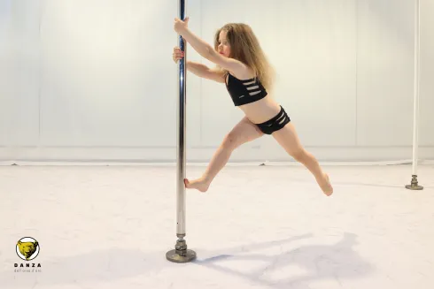 Pole Dance Minis Intermedio 1 - 2. semestre 2024 @ Danza dell’ orso d’ oro