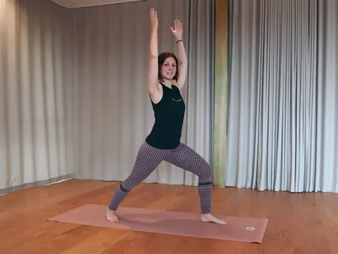 Yoga mit ätherischen Ölen @ aurum loft