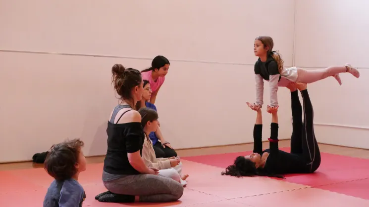 Taller de Acroyoga en familia - Julio @ Atempo Barcelona