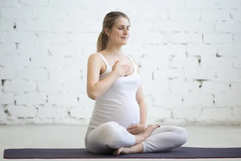Schwangeren Yoga Kurs 17.05.-28.06. (7 Wochen) ONLINE @ Yogagalerie