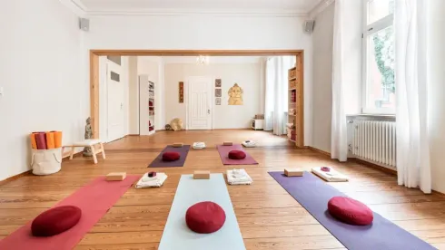 Yin Yoga *zoom @ Heidi Jelic