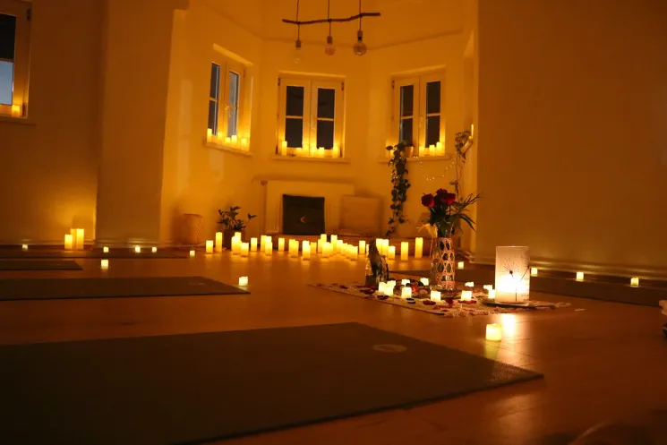 🕯️Candlelight Yoga🕯️- Yoga bei Kerzenschein mit sanfter Pianomusik @ BEWUSST:SEIN Yoga- & Gesundheitsstudio