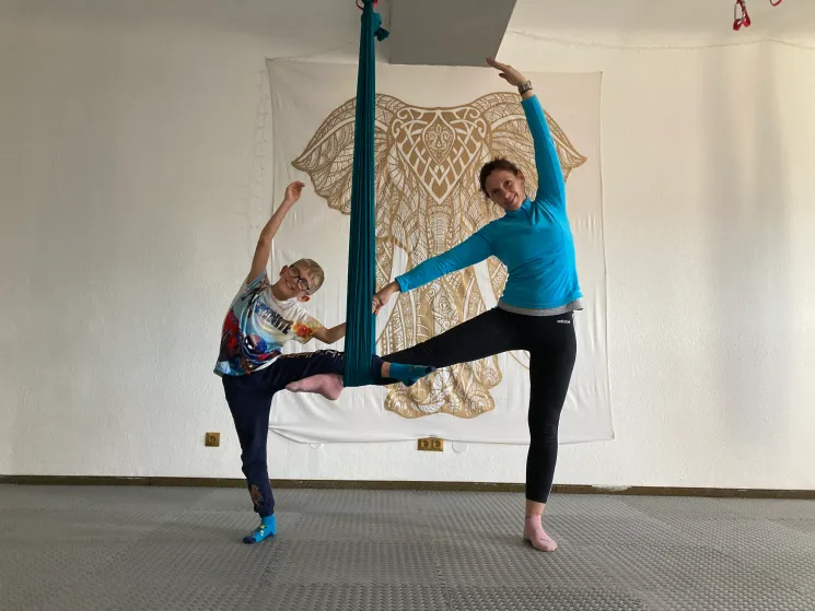 Eltern - Kind Aerial Yoga 7-10 Jahre @ Aerial Moves by Nicole