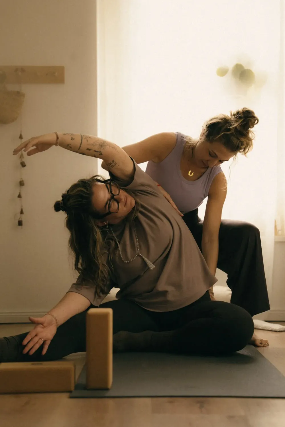 BLUTSCHWESTERN | Yoga, Cacao & mehr für Frauen