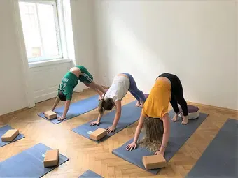 Teenie-Yoga @ Cozy Yoga