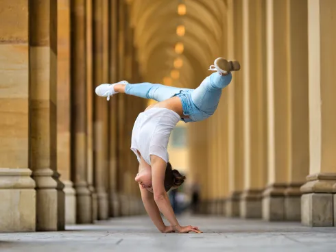 Handstand Basics mit Caro Brunner @ INFLOW • Poledance & Aerial Studio