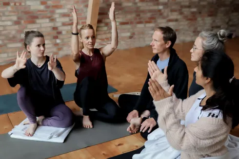 5 Tage Teacher Training Blockwochenende (vor Ort & Livestream) @ Element Yoga