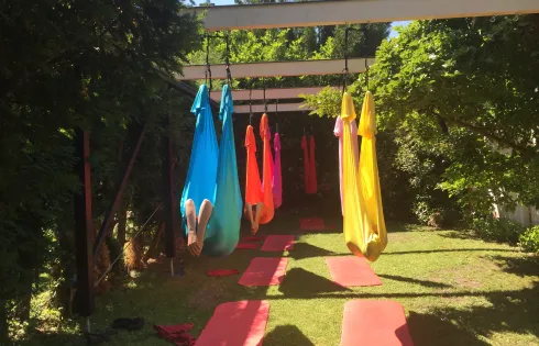 Aerial Yoga Schnupperworkshop im Studiogarten mit Nadine @ Zeitlos Yoga