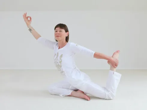 Hatha Yoga Auffrischen & Vertiefen (In & On) 6x Mo ab 10.06.24 @ Yoga Vidya Speyer