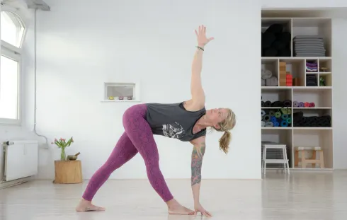 Early Bird Yoga Flow (Online-Stream) @ Innersmile Yoga – ISY