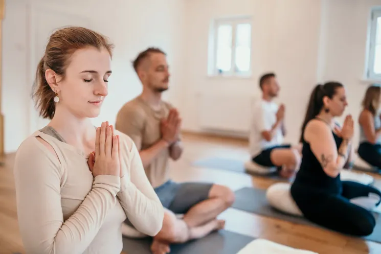 Yin Yoga, Räuchern &  Cacaoritual zum Vollmond🌕 im Tierkreiszeichen Jungfrau @ BEWUSST:SEIN Yoga- & Gesundheitsstudio