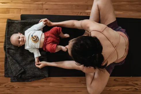 Yoga mit Baby  @ Sandhi Yoga