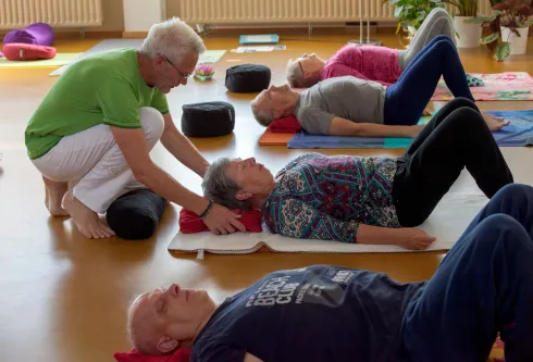 Herstel Yoga: livestream @ Life-Force Yoga & mindfulness