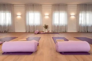 (churned) Yonita Yoga Logo
