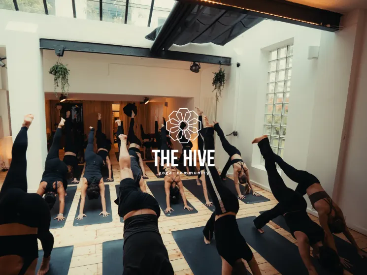 ROOF TOP FLOW | BODY & MIND VINYASA FLOW @ THE HIVE yoga. community