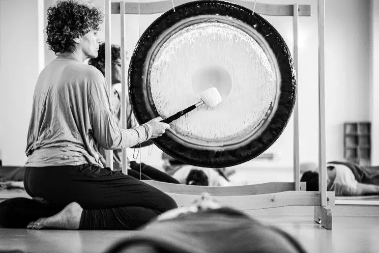  WHITE SOUND GONG MEDITATION – Special Event (Deutsch) @ Yoga Studio MOOS