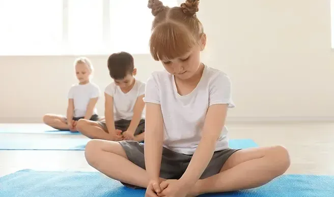 Kinderyoga meets Kindertanz (3-6 Jahre) @ YOGAWOMAN I YOGA MAMI & ME