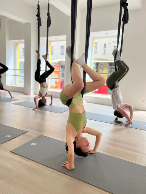 AERIAL YOGA (all levels) @ HdB Wien (Antigravity Fitness & Yoga)