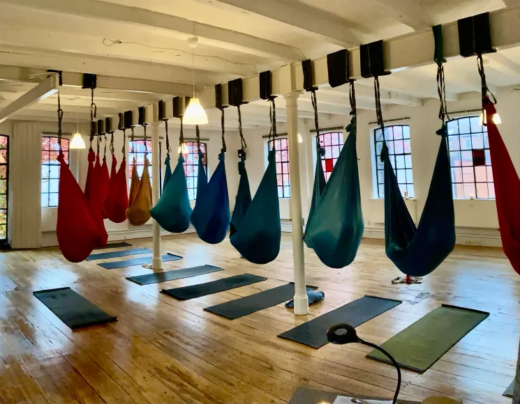 Aerial Yin Yoga @ YÖGA - Das Yogastudio in der Alten Druckerei Ottensen