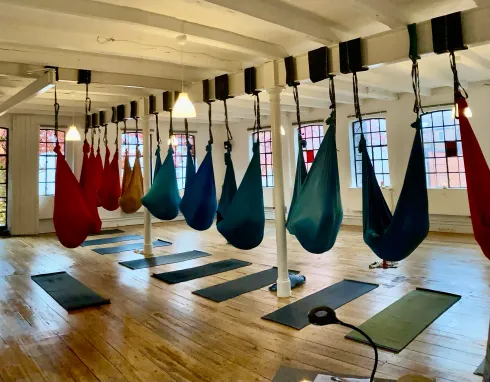 Aerial Yin Yoga @ YÖGA - Das Yogastudio in der Alten Druckerei Ottensen